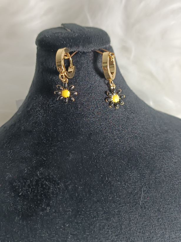 گوشواره گل بابونه