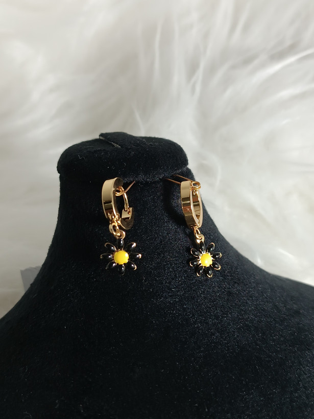 گوشواره گل بابونه